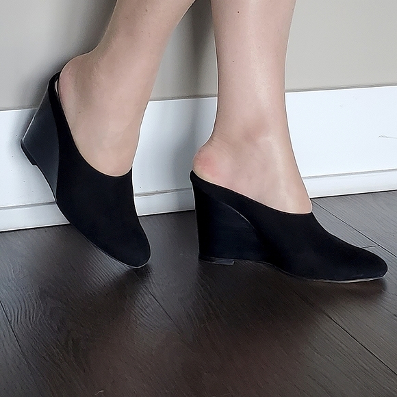 ๐ 3X HOST PICK ๐ Club Monaco Leather Mules Wedges - Picture 2 of 15